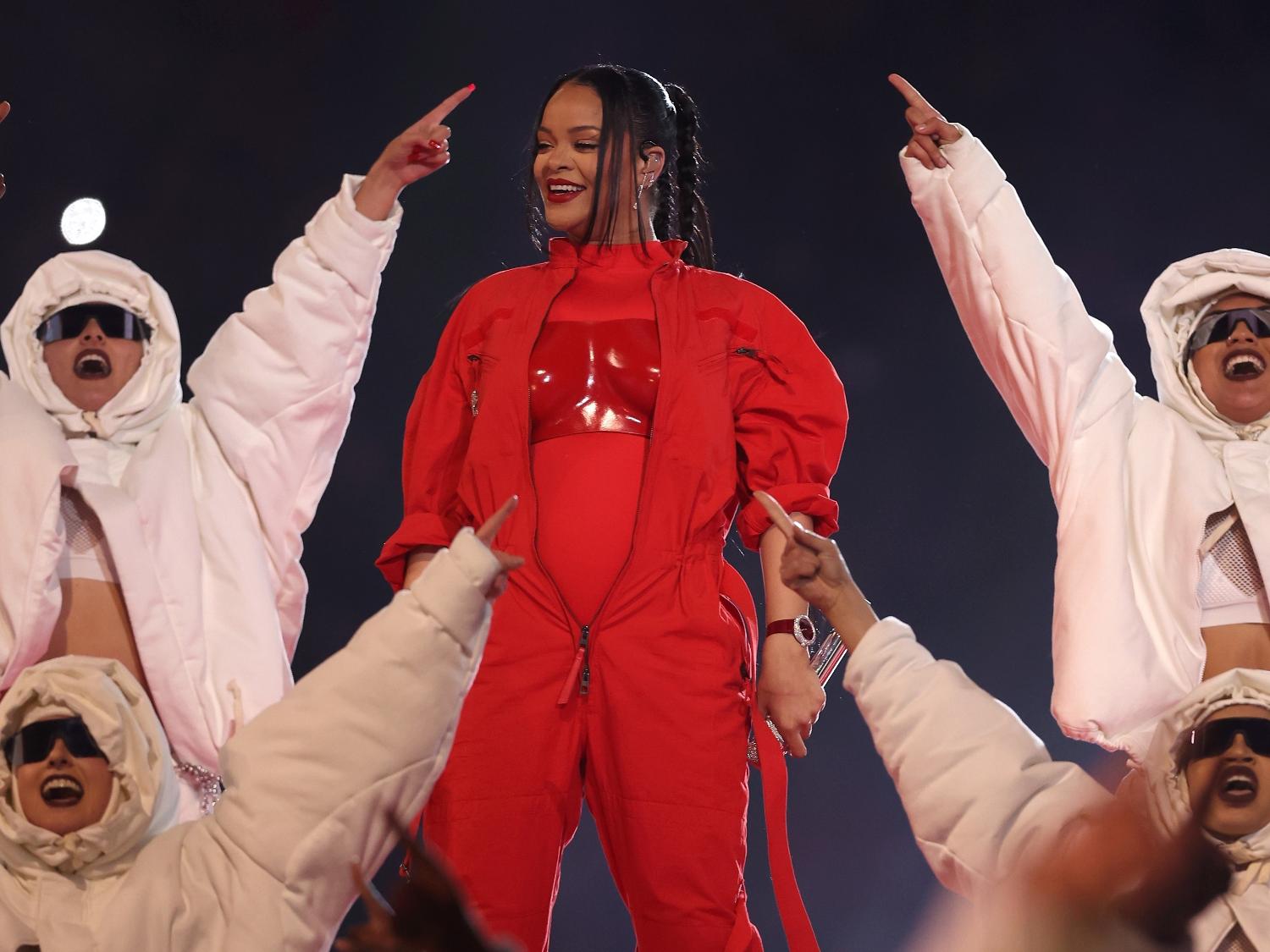 rihanna-se-apresenta-no-arizona-durante-o-interval-do-super-bowl-1676257753874_v2_1500x1125